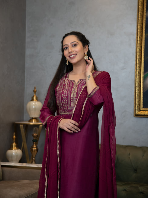 AAHELI NAYANA KURTA-PANTS & DUPATTA SET AAHELI NAYANA KURTA-PANTS & DUPATTA SET